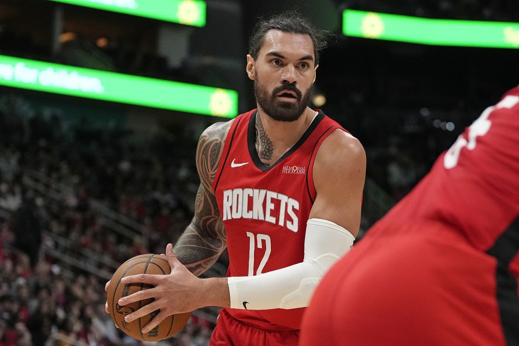 申京:我对双塔阵容不陌生 亚当斯是个会传球的大个子